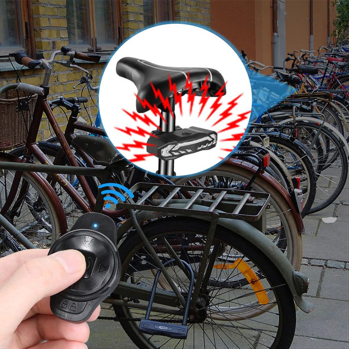 Schwarzes Rücklicht mit 31 LED und 6 Modi am Fahrradsattel, integriertem Alarm gegen Diebstahl, für verbesserte Sicherheit.