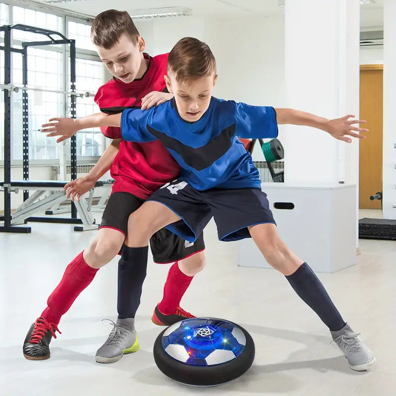 "Schwebender Luftkissen Ball mit LED-Lichtern, perfekt für Indoor-Spielspaß auf Parkett und Fliesen."