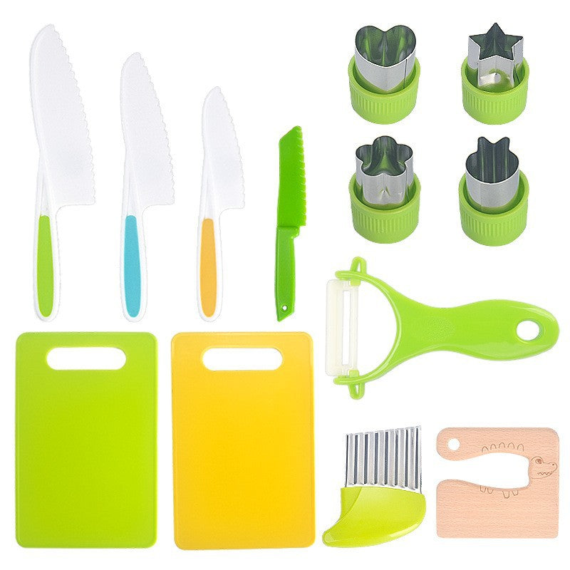 "Sicheres Kinder-Küchen-Set mit bunten Werkzeugen, ideal für kleine Hände zum spielerischen Kochen und Lernen."