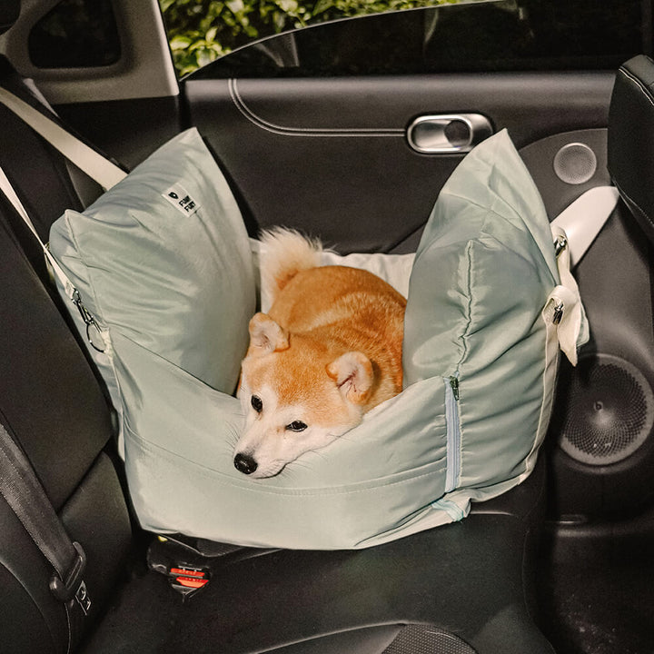 "Sicheres und wasserdichtes Hundeautositzbett mit Schutzkissen und Komfort, ideal für Reisen und leicht zu reinigen."