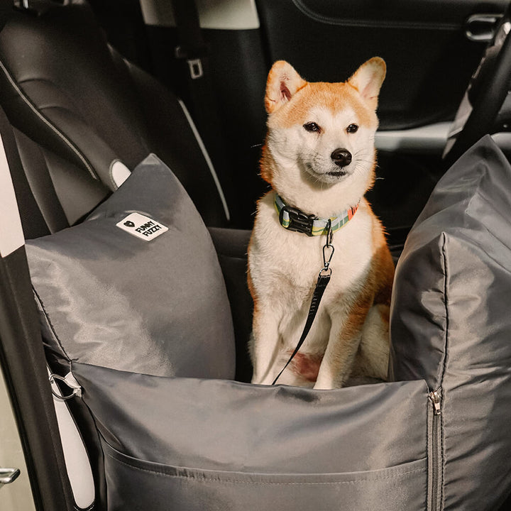 "Sicheres und wasserdichtes Hundeautositzbett mit Schutzkissen und Komfort, ideal für Reisen und leicht zu reinigen."