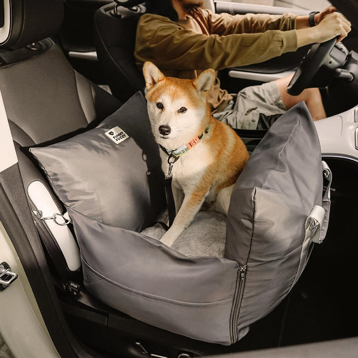 "Sicheres und wasserdichtes Hundeautositzbett mit Schutzkissen und Komfort, ideal für Reisen und leicht zu reinigen."