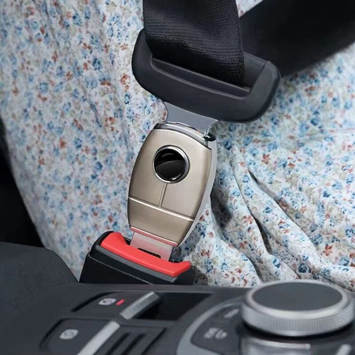 "Sicherheitsgurtverlängerung, schwarze, robuste Optik, einfache Montage, verbessert Komfort und Sicherheit im Auto."