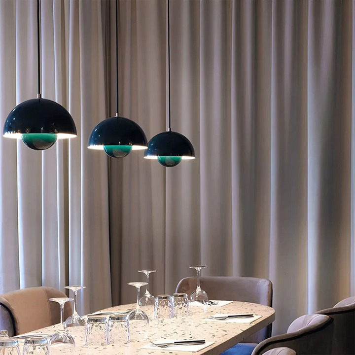 "Skandinavische dimmbare LED-Hängeleuchte in blütenförmigem Design mit warmem Licht und verstellbarem Kabel."