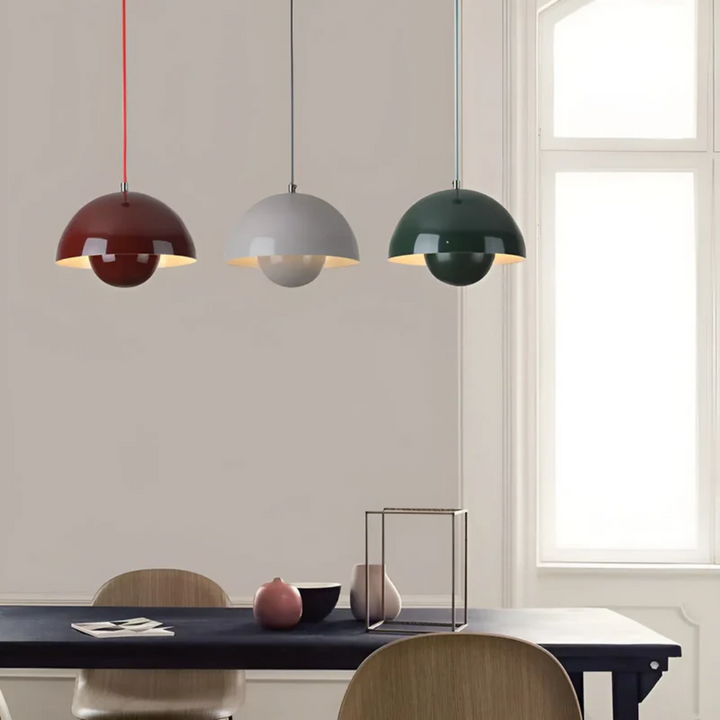 "Skandinavische dimmbare LED-Hängeleuchte in blütenförmigem Design mit warmem Licht und verstellbarem Kabel."