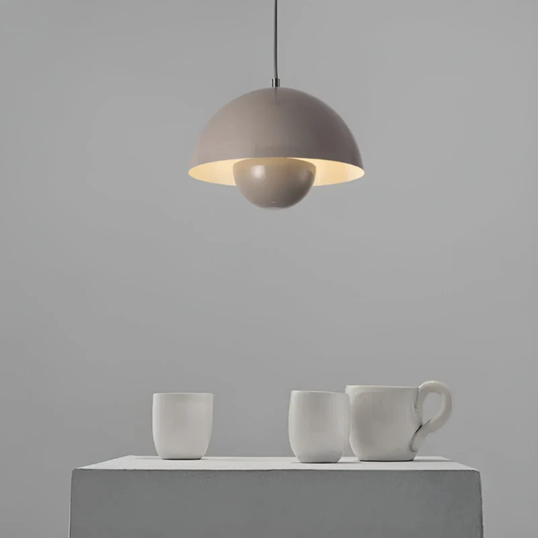 "Skandinavische dimmbare LED-Hängeleuchte in blütenförmigem Design mit warmem Licht und verstellbarem Kabel."