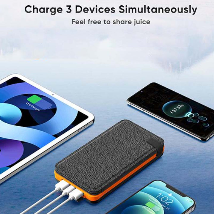 Solarbetriebene Powerbank 25000mAh mit vier Solarpanels, LEDs, robustem Design für Outdoor-Abenteuer und schnellem Laden.