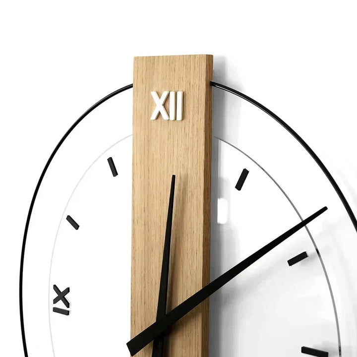 "Stille Wanduhr aus Holz mit weißem Zifferblatt, minimalistisches Design, aus Eichenholz, ideal für stilvolle Räume."