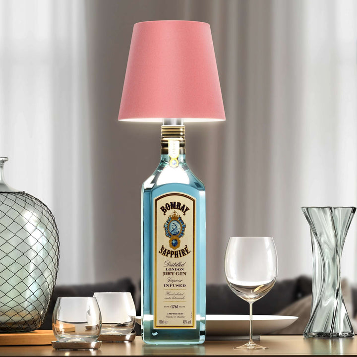 Stilvolle LED-Tischlampe in Flaschenform mit warmem Licht, kabellos, wiederaufladbar, ideal für nachhaltiges Wohndesign.