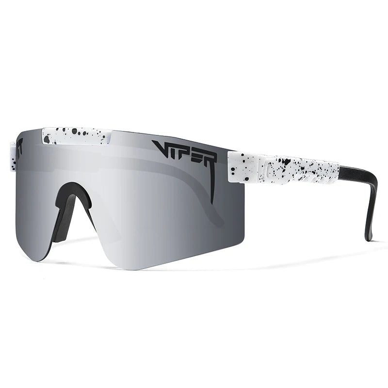 Stilvolle Outdoor-Sportbrille mit UV400 Schutz, schwarzer Rahmen und Polycarbonat-Gläser; ideal für Radfahren im Freien.
