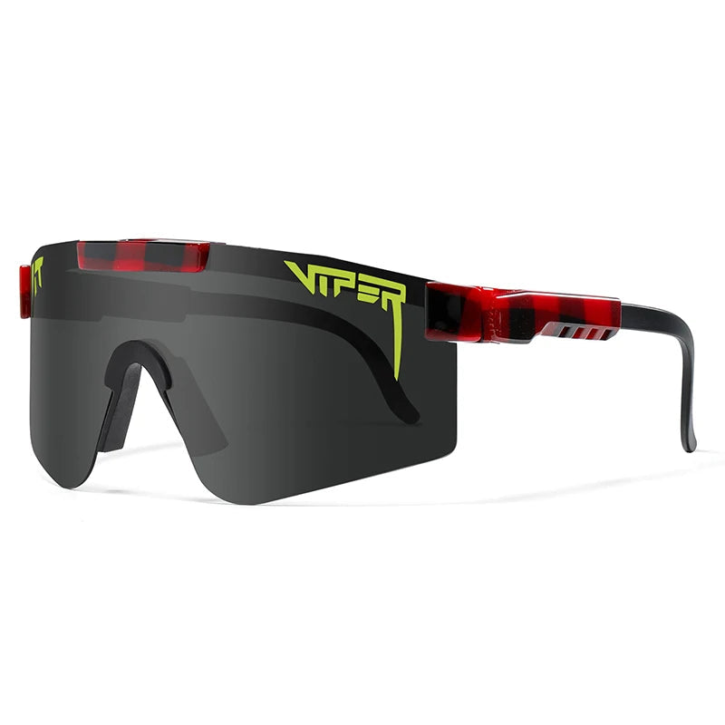 Stilvolle Outdoor-Sportbrille mit UV400 Schutz, schwarzer Rahmen und Polycarbonat-Gläser; ideal für Radfahren im Freien.