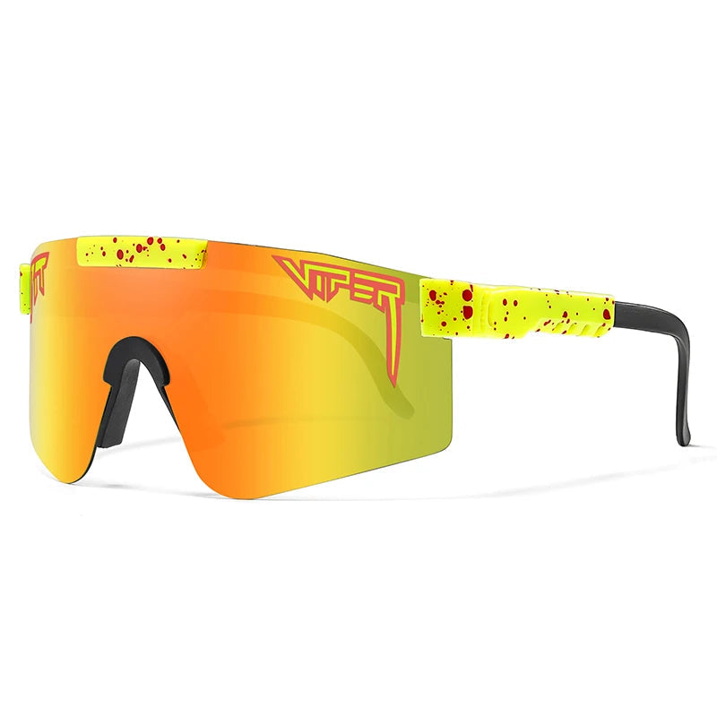 Stilvolle Outdoor-Sportbrille mit UV400 Schutz, schwarzer Rahmen und Polycarbonat-Gläser; ideal für Radfahren im Freien.