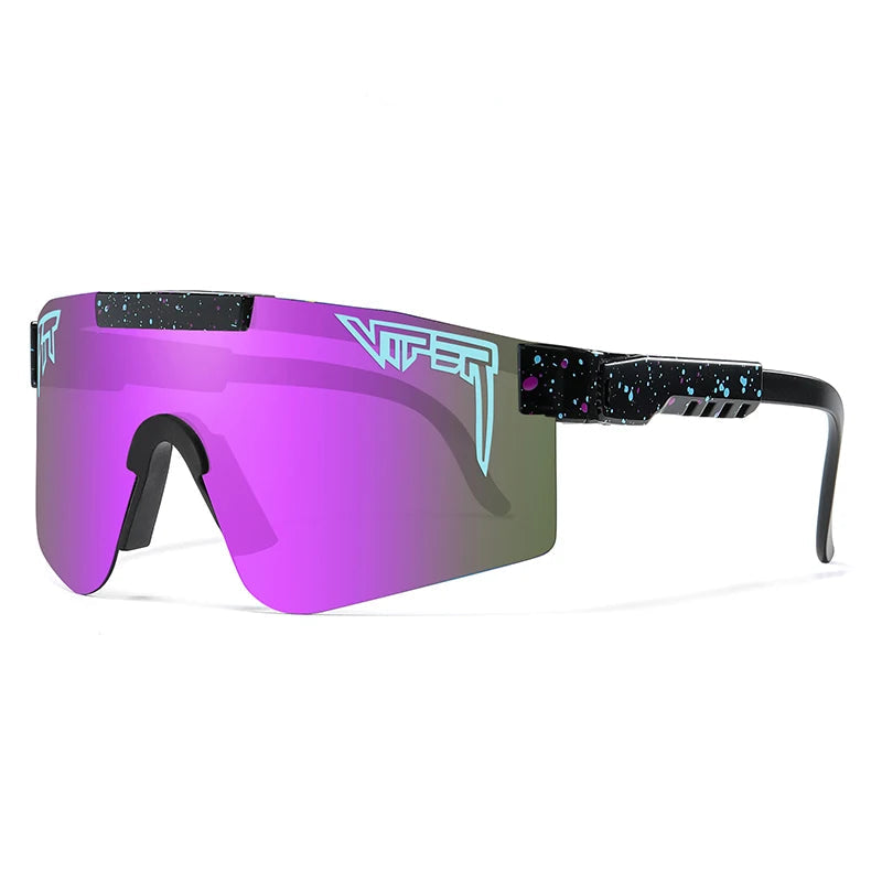 Stilvolle Outdoor-Sportbrille mit UV400 Schutz, schwarzer Rahmen und Polycarbonat-Gläser; ideal für Radfahren im Freien.