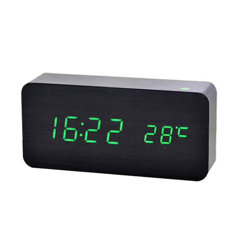 "Stilvoller digitaler Holzwecker mit LED-Anzeige, im minimalistischen Design, lautlos, ideal für modernes Wohnen."