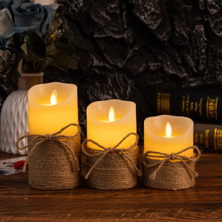 "Stimmungsvolle LED-Kerzen mit realistischem Flammeneffekt in Kürbisform, Holzoptik und klassischem Design, warmweißer Schein