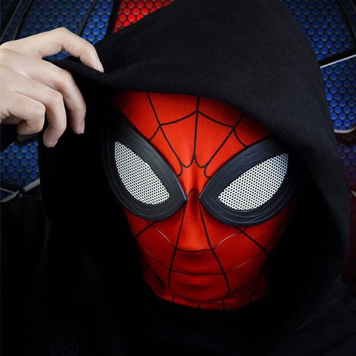 Superhelden-Maske für Kinder mit rotem Spinnennetzmuster, ideal für Rollenspiele und Fasching, elastisch und bequem.