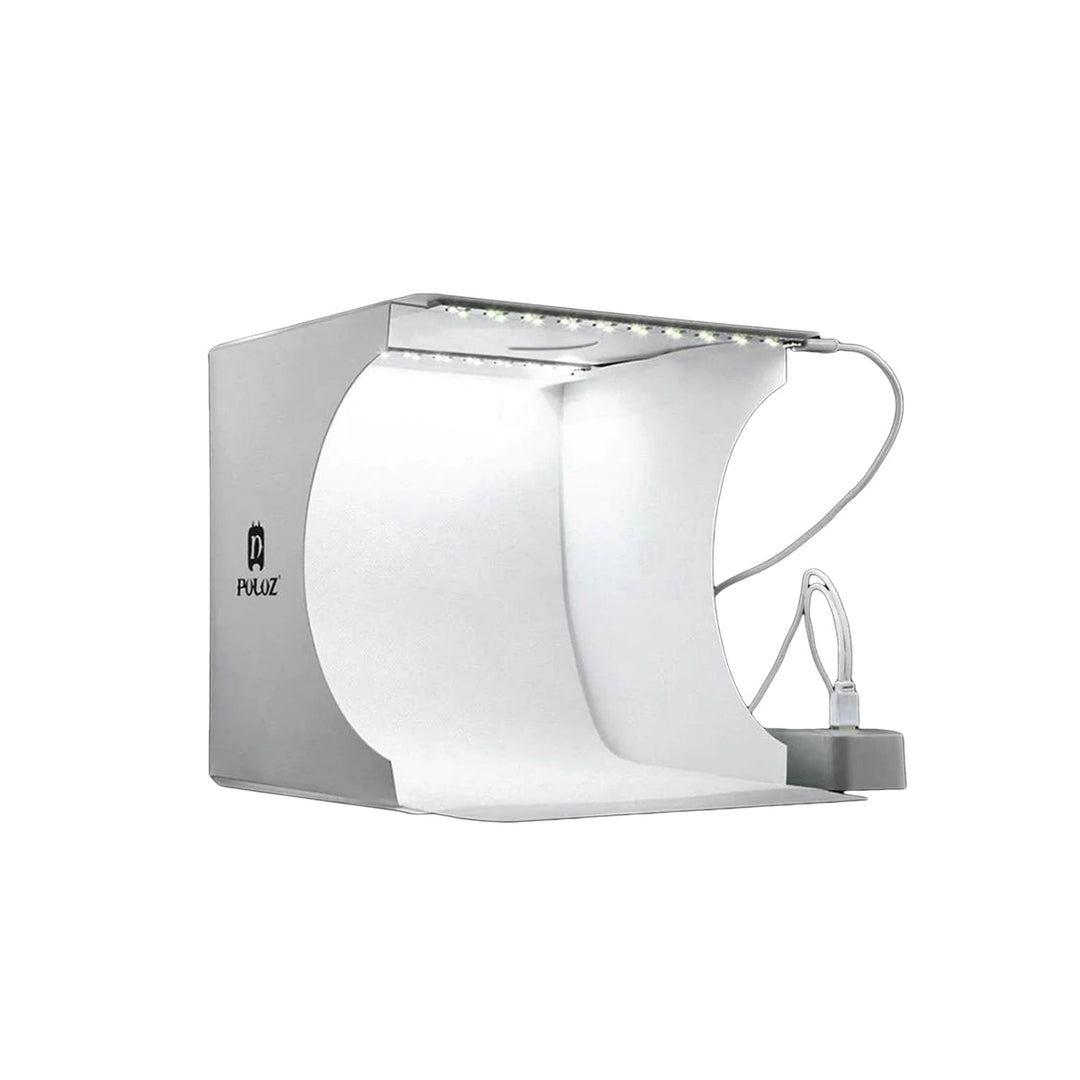 Tragbares LED-Fotostudio mit heller Beleuchtung, ideal für hochwertige Produktfotografie wie Schmuck und Gadgets.