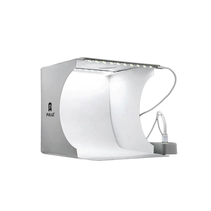 Tragbares LED-Fotostudio mit heller Beleuchtung, ideal für hochwertige Produktfotografie wie Schmuck und Gadgets.