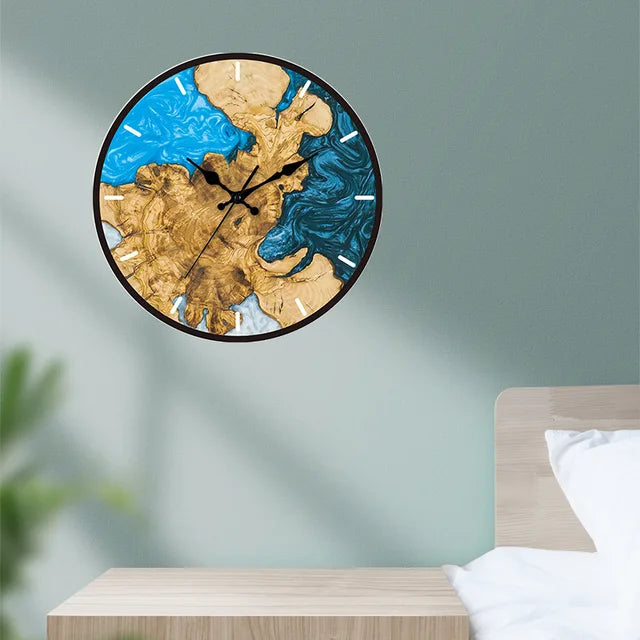 "Transparente Wanduhr mit modernem Design, minimalistischen Linien und klarem Acrylzifferblatt, ideal für stilvolle Räume."