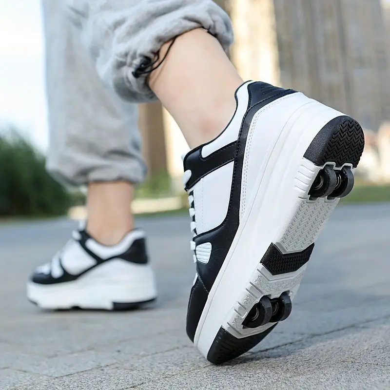 "Trendige Rollschuhe für Kinder mit versteckten Rollen, rosa-schwarzes Design, ideal für Outdoor-Abenteuer und Bewegung"