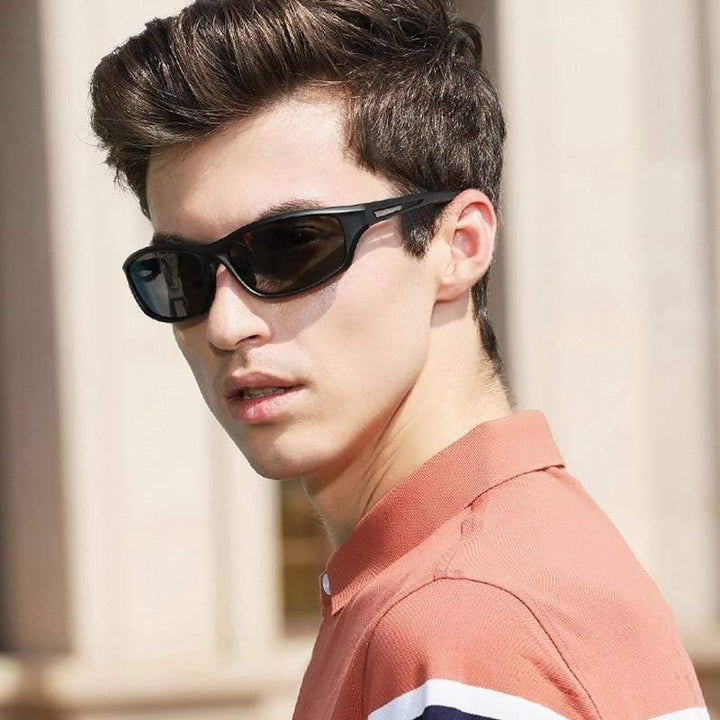 "Ultraleichte polarisierte Sonnenbrille für Herren, sportlicher Stil, blaues Gestell, UV-Schutz, klare Sicht im Freien."