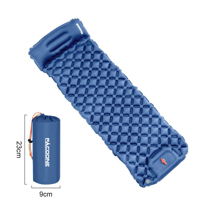 "Ultraleichte schwarze Isomatte mit integrierter Fußpumpe, wasserabweisend, ideal für Outdoor-Abenteuer, seitliche Ansicht."