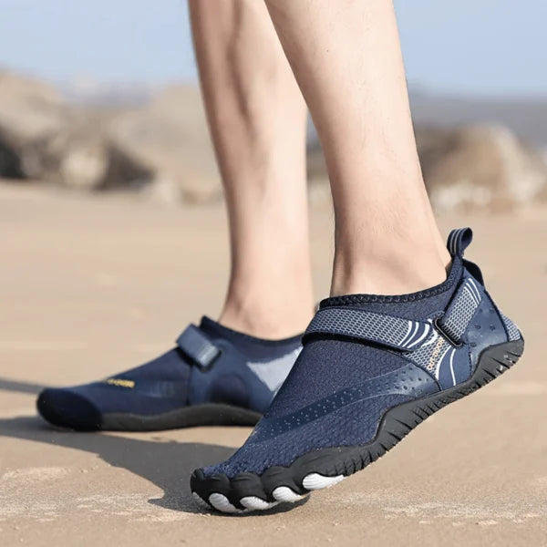 "Unisex Wasserschuhe am Strand; ergonomisch, rutschfest, ideal für Sport & Freizeit."