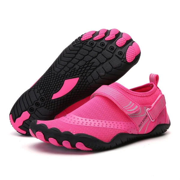 "Unisex Wasserschuhe am Strand; ergonomisch, rutschfest, ideal für Sport & Freizeit."