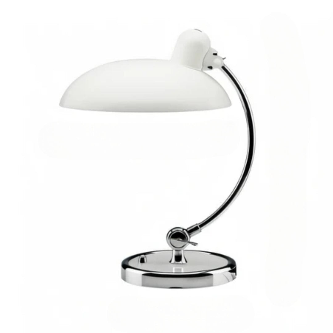 Verstellbare Eisen-Tischlampe im Retro-Design, industrieller Stil, für warmes Licht auf Schreibtisch oder Leseecke.