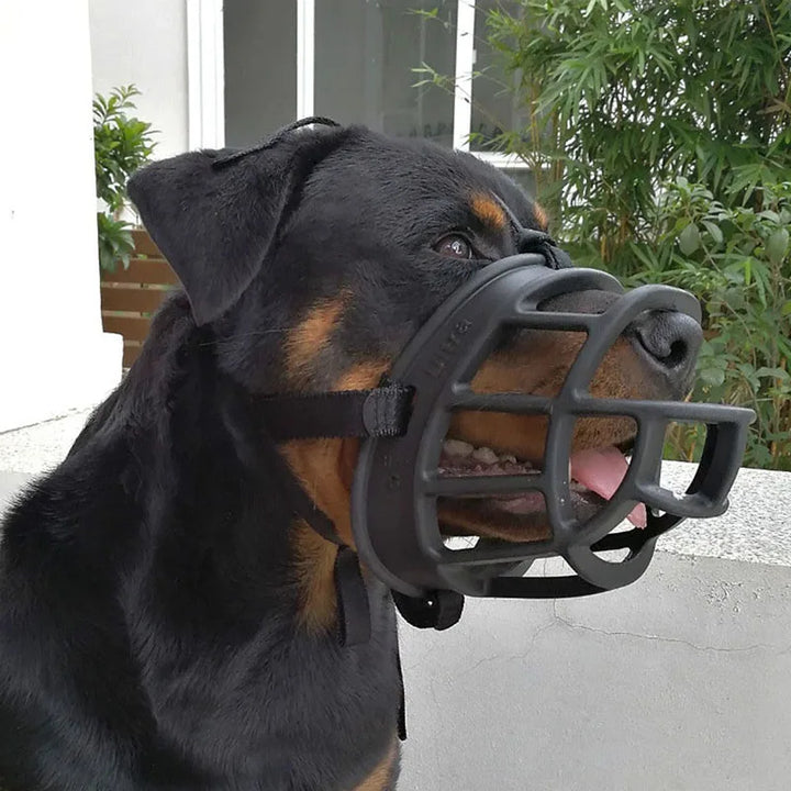 "Verstellbarer Silikon Hundemaulkorb, flexibel, hautfreundlich, für kleine bis große Hunde, ideal gegen Bellen und Beißen."