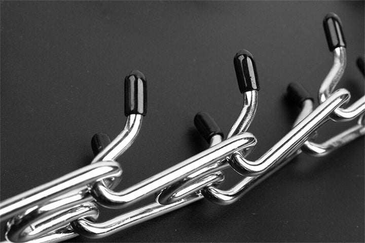 "Verstellbares Hunde Stachelhalsband mit gummierten Metallstiften, stylish und sicher, für optimales Hundetraining."