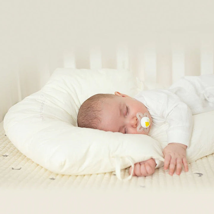 "Verstellbares U-förmiges Baby-Kissen aus Bio-Baumwolle, weich, hautfreundlich, bietet Nackenstütze für sicheren Babyschlaf."
