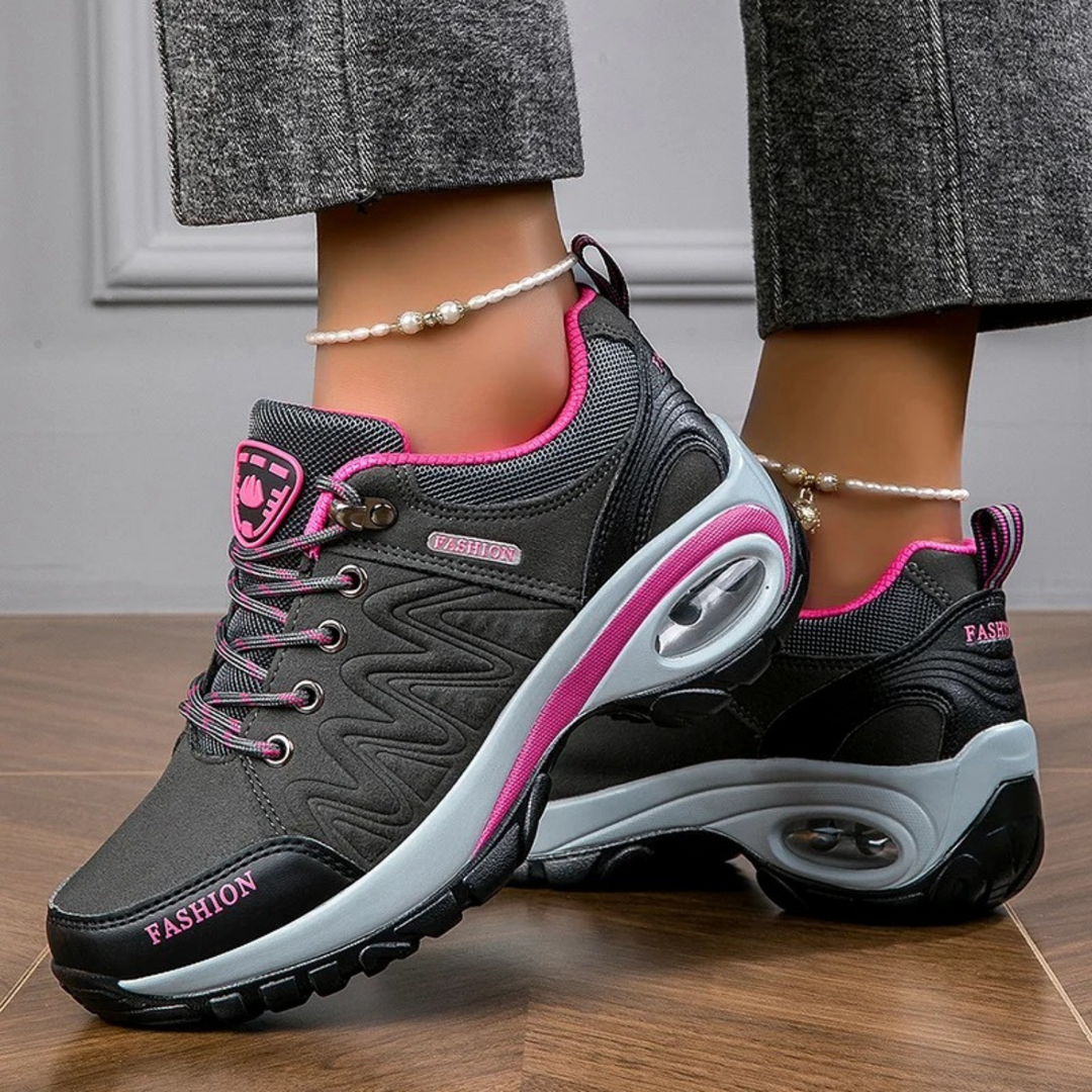 "Vielfarbige, wasserdichte Damenwanderschuhe mit rutschfester Sohle ideal für Outdoor-Abenteuer."
