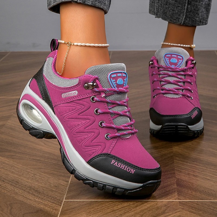 "Vielfarbige, wasserdichte Damenwanderschuhe mit rutschfester Sohle ideal für Outdoor-Abenteuer."