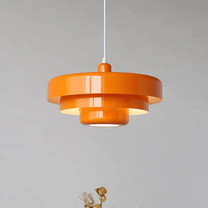 "Vintage LED Hängeleuchte in Schwarz-Bronze, Metall, warmweißes Licht, stilvolles Design, für Wohnräume geeignet."