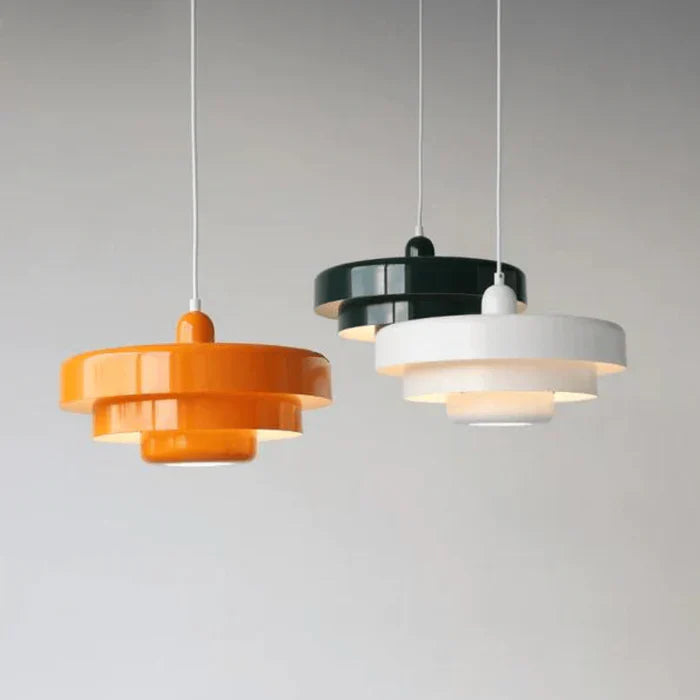 "Vintage LED Hängeleuchte in Schwarz-Bronze, Metall, warmweißes Licht, stilvolles Design, für Wohnräume geeignet."