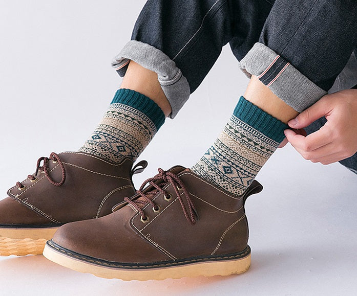 "Warme Wollsocken im Vintage-Stil, 5 Paar, kuschelig und stilvoll für den Winter, ideale Accessoires in versch. Farben."