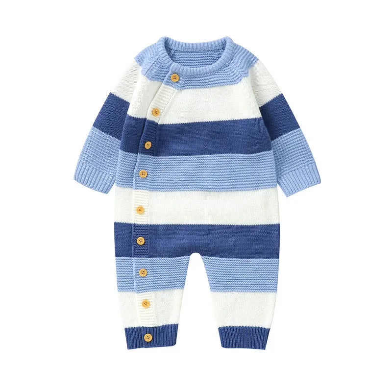 "Wärmender Strick-Strampler Baby, grau, mit Knöpfen; ideal für kühle Monate, komfortabel und stilvoll für Kleinkinder."