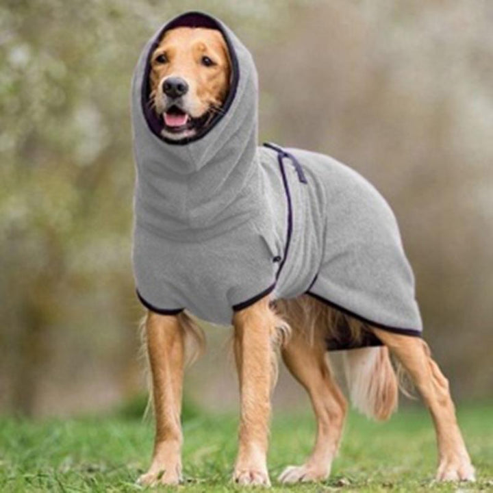 Warmer Hundemantel mit verstellbarer Schnalle, flauschigem Material, in Dunkelgrau und Gelb, ideal für kalte Tage.