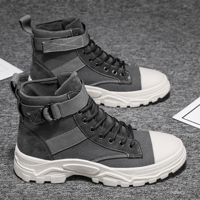 "Wasserdichte, atmungsaktive Motorradstiefel in Schwarz mit stilvollem Look und robuster Bauweise für maximalen Schutz."