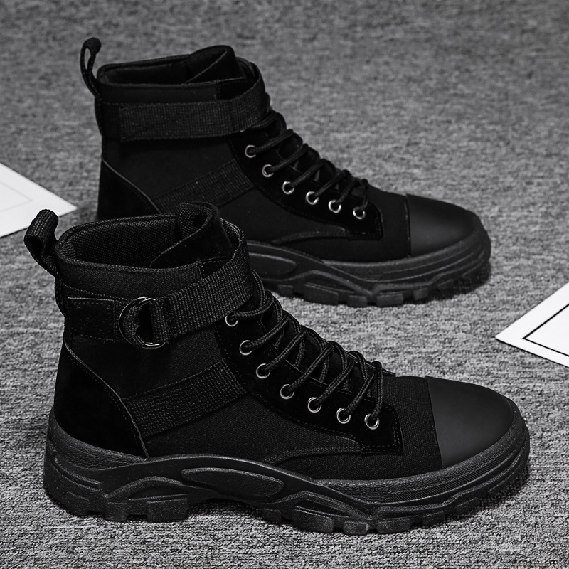 "Wasserdichte, atmungsaktive Motorradstiefel in Schwarz mit stilvollem Look und robuster Bauweise für maximalen Schutz."