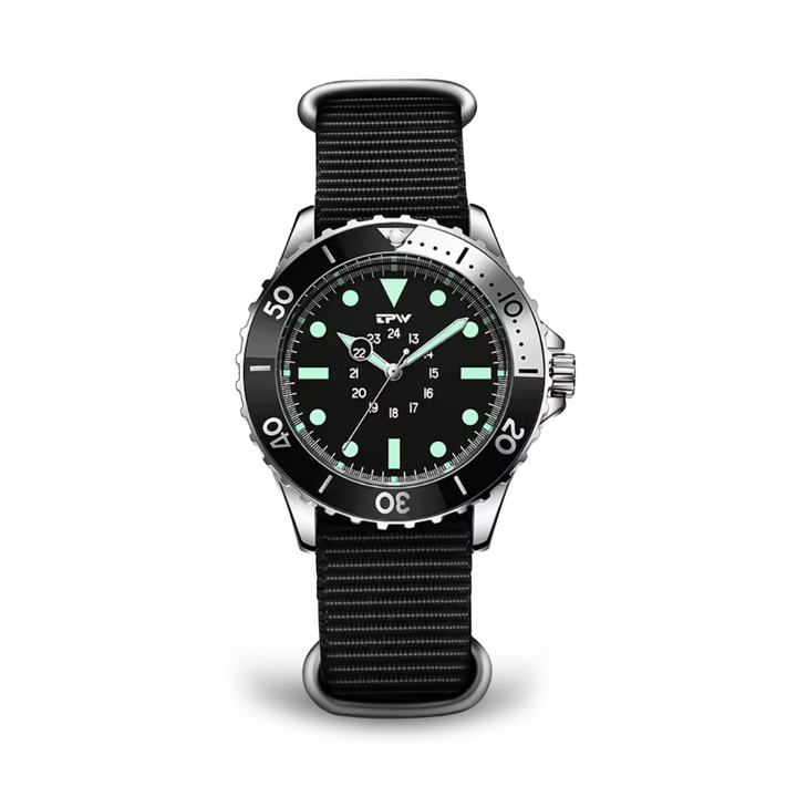 "Wasserdichte Herren-Taucheruhr mit grünem Armband, robustem Edelstahl-Gehäuse und leuchtenden Zeigern im Militärdesign"