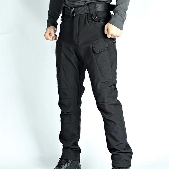 "Wasserdichte Herren-Wanderhose, robust und atmungsaktiv, mit mehreren Taschen, ideal für Outdoor-Aktivitäten."