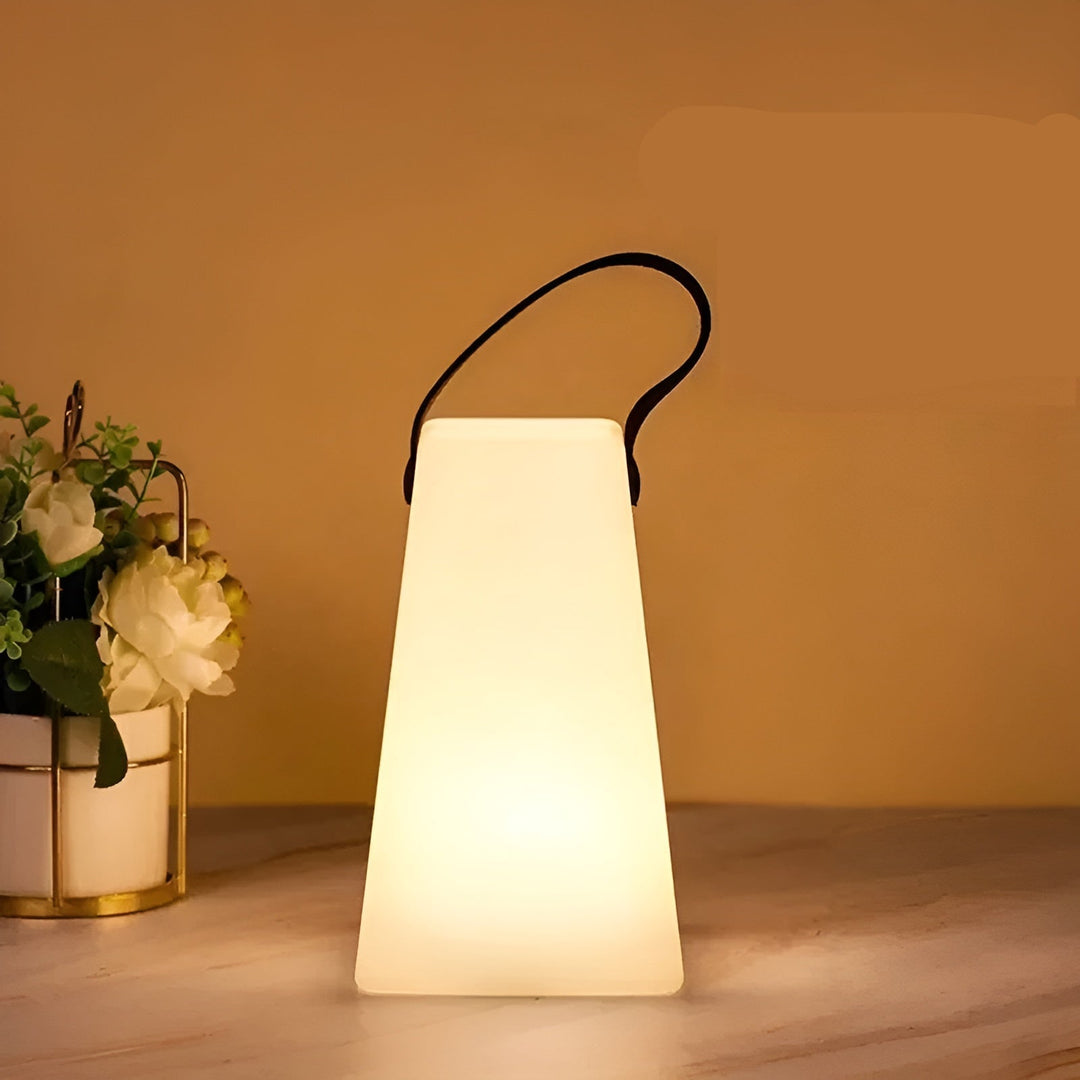 "Wasserdichte, kabellose LED Tischlampe mit 16 Farben, für Innen- und Außeneinsatz, modernes Design, dimmbar."