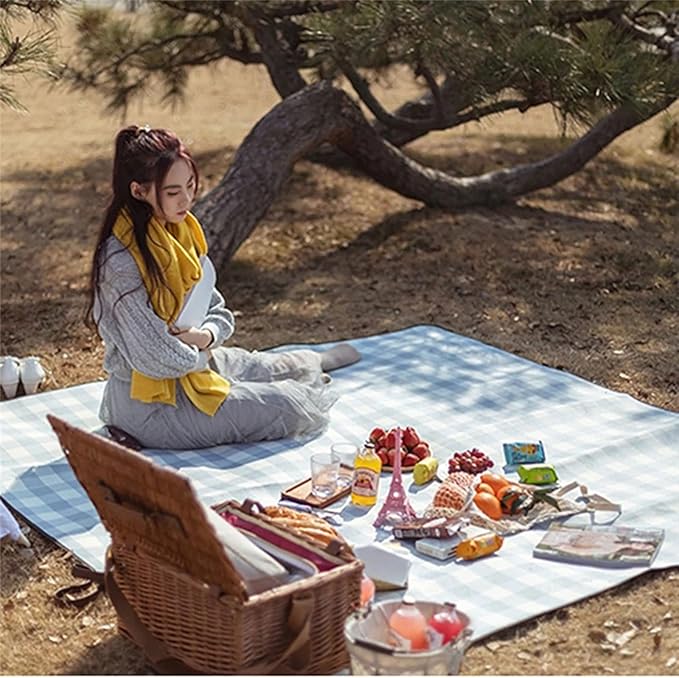 "Wasserdichte Picknickdecke 150x200 cm, faltbar, mit Tragegriff, ideal für Camping und Outdoor, weiche blaue Oberfläche."