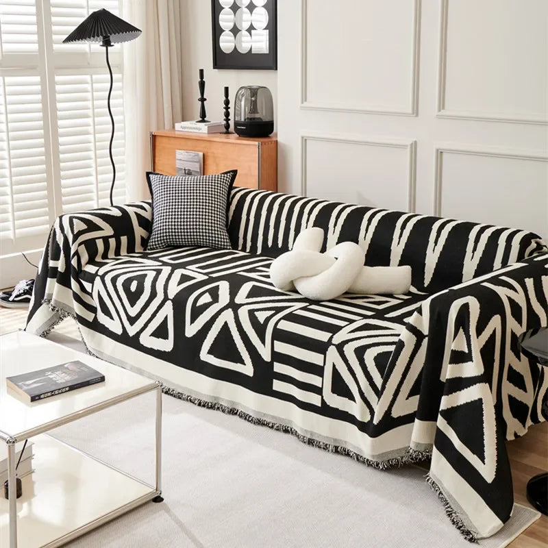 Weiche Chenille Sofadecke mit Quasten, luxuriöses Boho-Design in Beige, ideal für gemütliche Abende und stilvolle Deko.