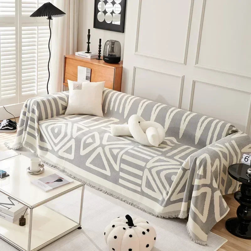 Weiche Chenille Sofadecke mit Quasten, luxuriöses Boho-Design in Beige, ideal für gemütliche Abende und stilvolle Deko.