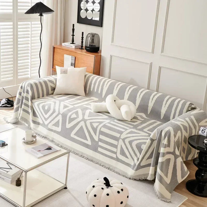 Weiche Chenille Sofadecke mit Quasten, luxuriöses Boho-Design in Beige, ideal für gemütliche Abende und stilvolle Deko.