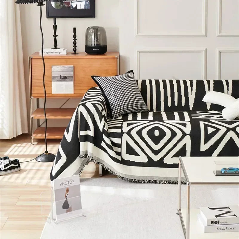Weiche Chenille Sofadecke mit Quasten, luxuriöses Boho-Design in Beige, ideal für gemütliche Abende und stilvolle Deko.