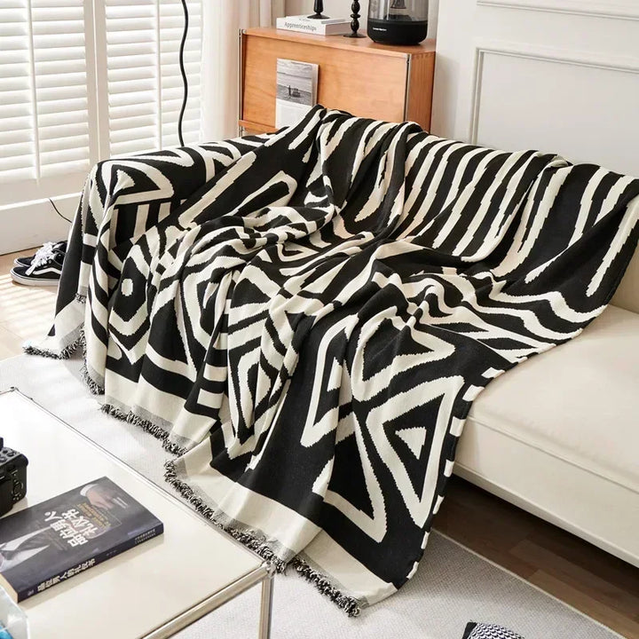 Weiche Chenille Sofadecke mit Quasten, luxuriöses Boho-Design in Beige, ideal für gemütliche Abende und stilvolle Deko.